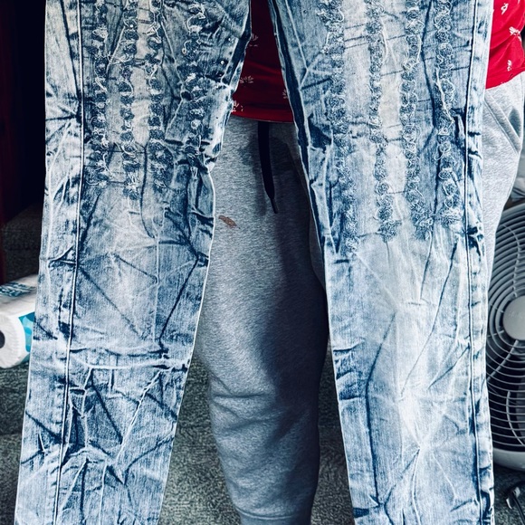 Bleached Faded Jeans - Picture 5 of 6